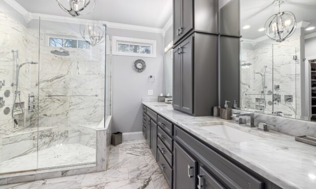 Elegance Unveiled: A Luxurious Bathroom Escape